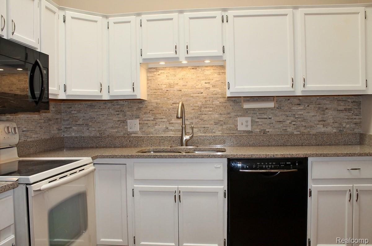 22317 Peach Tree Novi, MI 48375 - Photo 42 of 86 IMG_5832.JPG