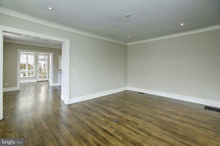 2237 Bancroft Place Northwest Washington, DC 20008 - Photo 2 of 24 Dining Room