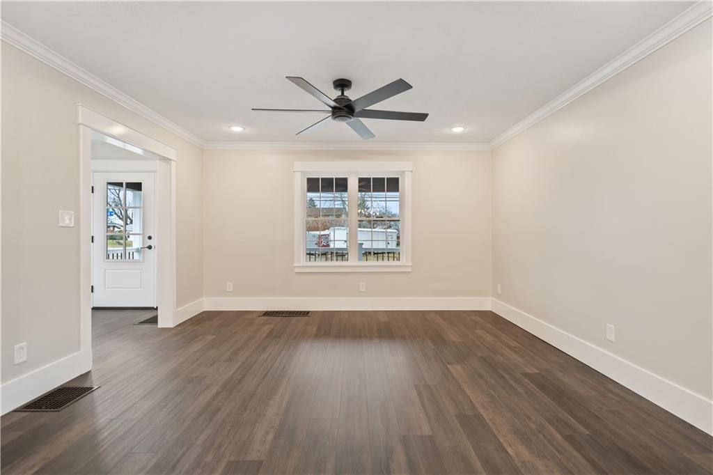 1000 Marshall Road Monaca, PA 15061 - Photo 7 of 36 Spacious Living Room
