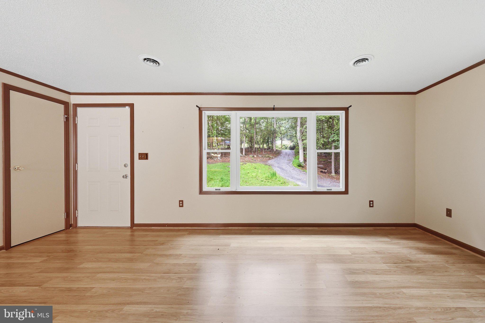 1335 Brown Road Knoxville, MD 21758 - Photo 7 of 68 Living Room
