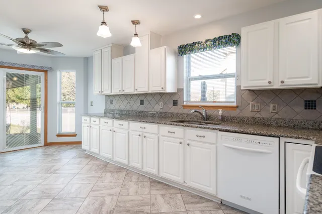 $390,000 | 206 Bear Dusk Way, Belvidere, IL 61008