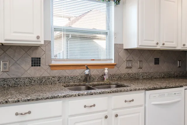 $390,000 | 206 Bear Dusk Way, Belvidere, IL 61008