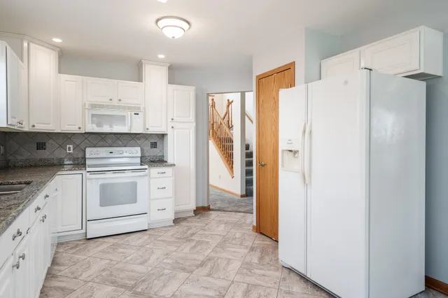 $390,000 | 206 Bear Dusk Way, Belvidere, IL 61008