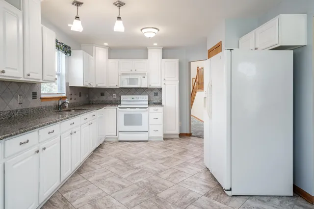 $390,000 | 206 Bear Dusk Way, Belvidere, IL 61008