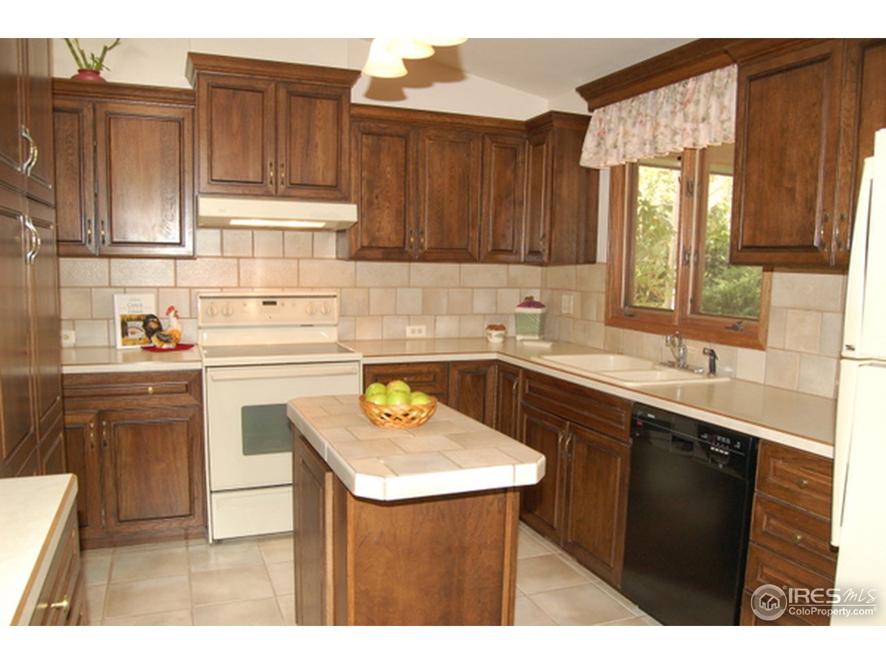 911 Gregory Road Fort Collins, CO 80524 - Photo 5 of 15 Kitchen