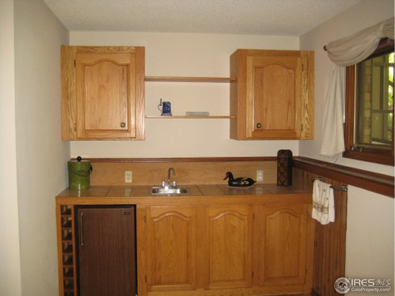 911 Gregory Road Fort Collins, CO 80524 - Photo 8 of 15 Wet Bar