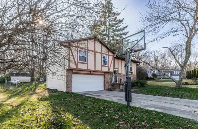 $240,000 | 7518 Meadowview Drive, Evansville, IN 47710