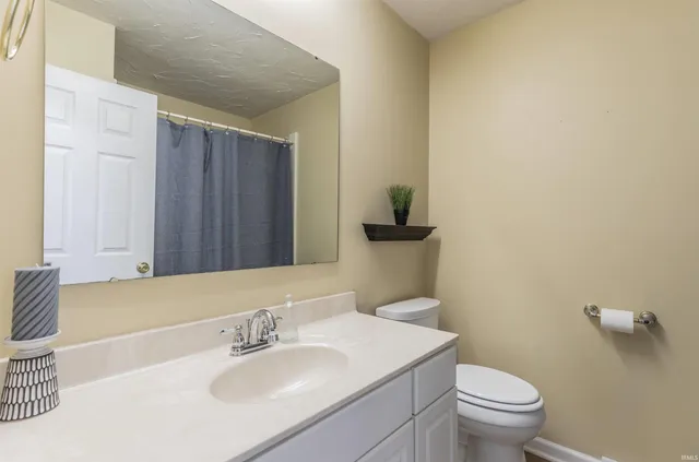 $240,000 | 7518 Meadowview Drive, Evansville, IN 47710