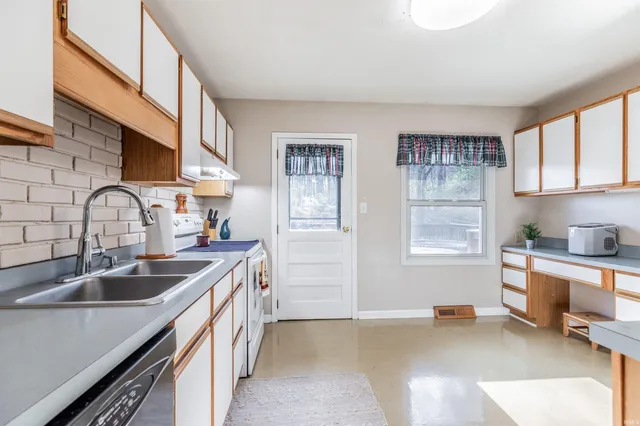 $240,000 | 7518 Meadowview Drive, Evansville, IN 47710