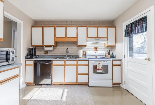 $240,000 | 7518 Meadowview Drive, Evansville, IN 47710