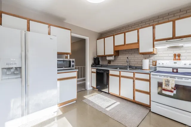 $240,000 | 7518 Meadowview Drive, Evansville, IN 47710