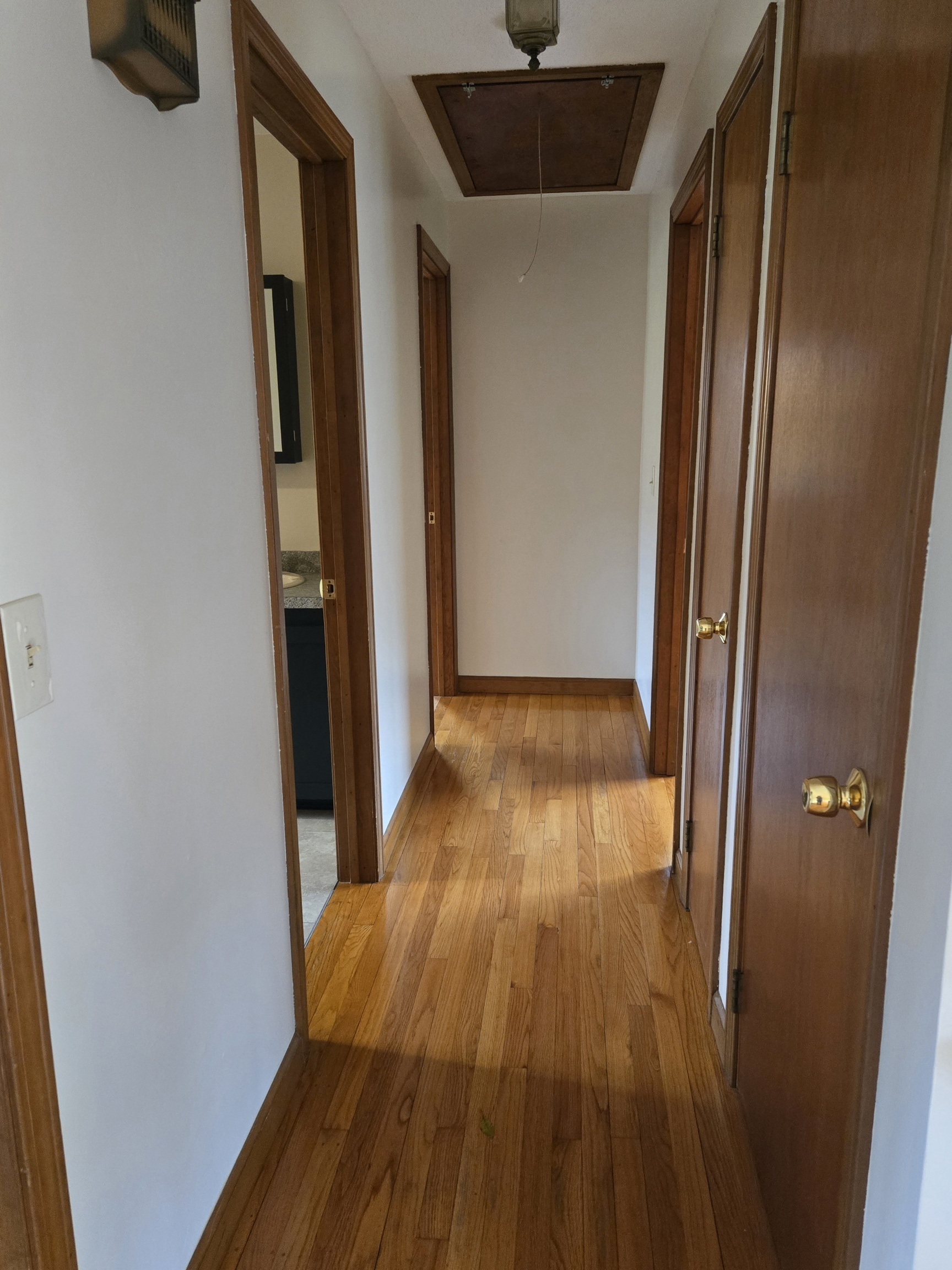 48 River Road Mansfield, CT 06250 - Photo 17 of 27 wooden floor in a gallery