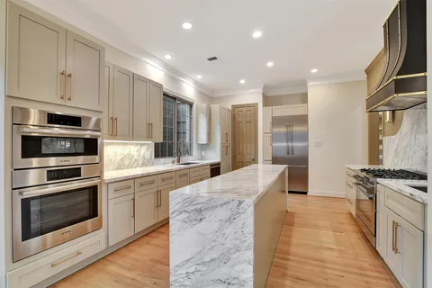 $2,000,000 | 74 Briar Hollow Lane, Houston, TX 77027