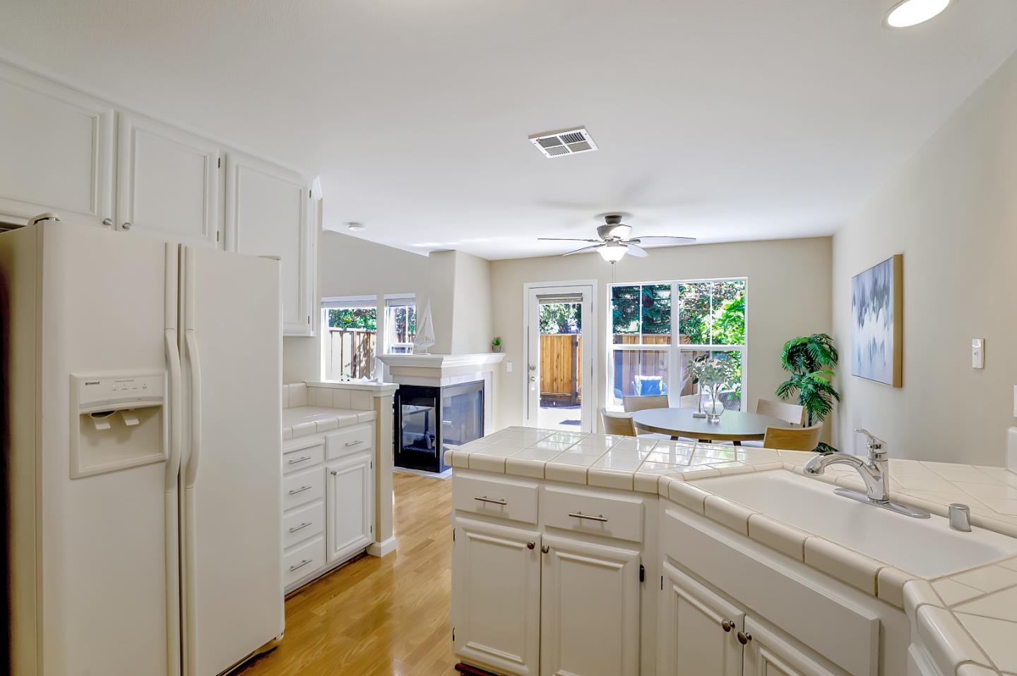 504 Weiner Way San Ramon, CA 94582 - Photo 13 of 41 a spacious bathroom with a double vanity sink a mirror and a bathtub