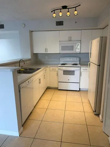 $1,850 | 4808 North State Road 7, Unit 204, Pompano Beach, FL 33073