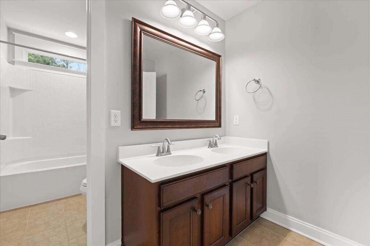 1053 Victoria Road Charleston, SC 29492 - Photo 21 of 34 25-Interior-19