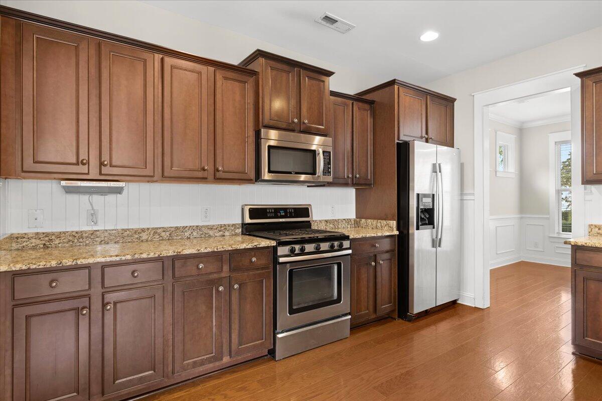 1053 Victoria Road Charleston, SC 29492 - Photo 6 of 34 10-Interior-4