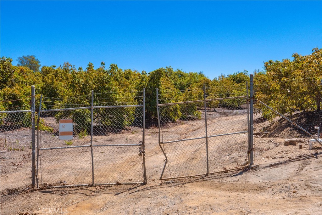 3738 Camaron Road Temecula, CA 92590 - Photo 13 of 40 Gated Entry
