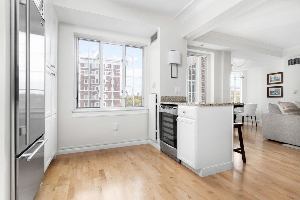 20 Chapel Street, Unit B712 Brookline, MA 02446 - Photo 8 of 25 a kitchen with a stove a sink and a refrigerator