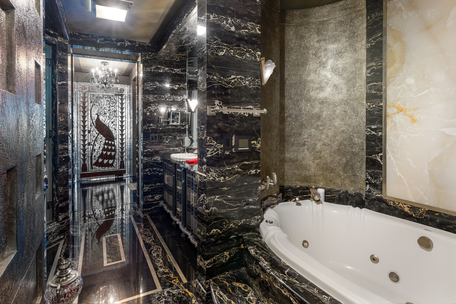 117 East 57th Street, Unit 49D/51D Manhattan, NY 10022 - Photo 20 of 46 a bathroom with a bathtub