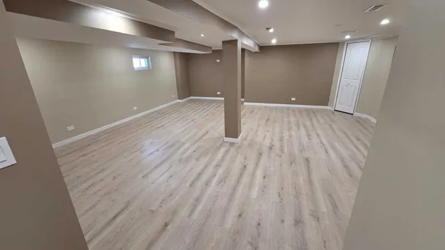 $373,000 | 2608 West 97th Street, Evergreen Park, IL 60805