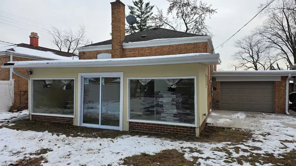$354,000 | 2608 West 97th Street, Evergreen Park, IL 60805