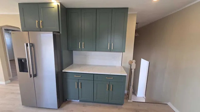 $373,000 | 2608 West 97th Street, Evergreen Park, IL 60805