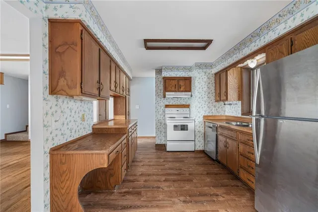 $425,000 | 8215 Schell Road, Pleasant Valley, MO 64068