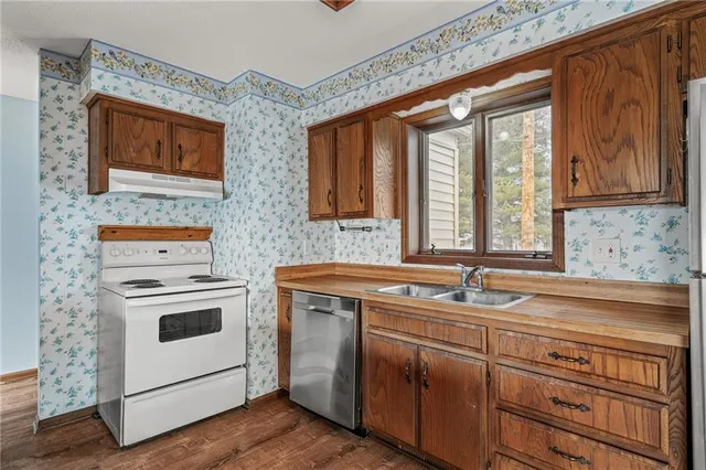 $425,000 | 8215 Schell Road, Pleasant Valley, MO 64068