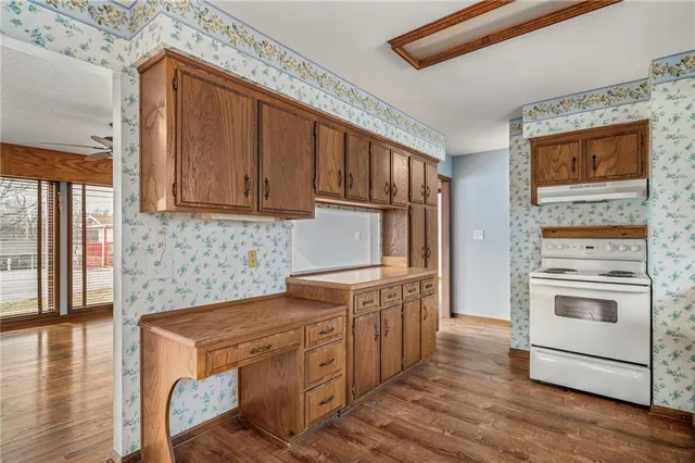 $425,000 | 8215 Schell Road, Pleasant Valley, MO 64068