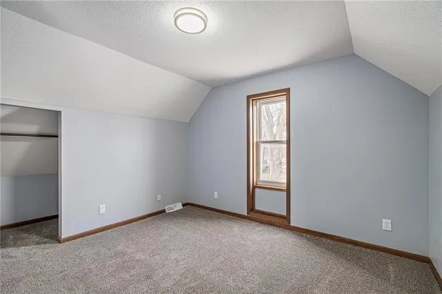 $425,000 | 8215 Schell Road, Pleasant Valley, MO 64068