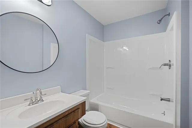 $425,000 | 8215 Schell Road, Pleasant Valley, MO 64068