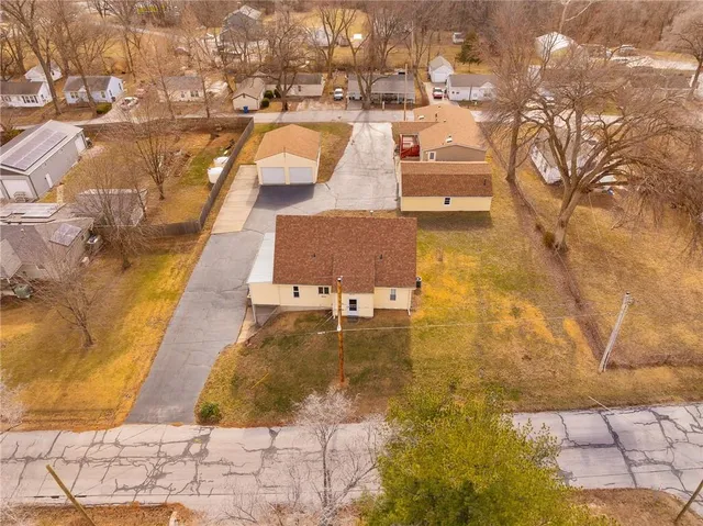 $425,000 | 8215 Schell Road, Pleasant Valley, MO 64068