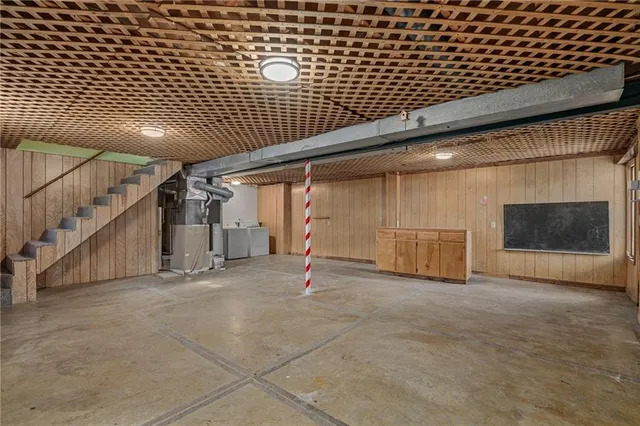 $425,000 | 8215 Schell Road, Pleasant Valley, MO 64068