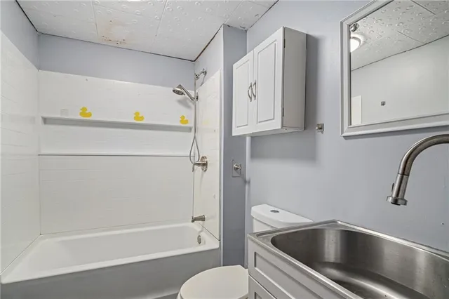 $425,000 | 8215 Schell Road, Pleasant Valley, MO 64068