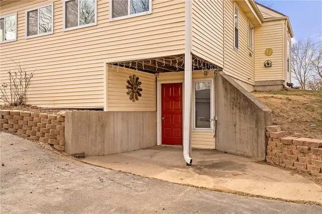 $425,000 | 8215 Schell Road, Pleasant Valley, MO 64068