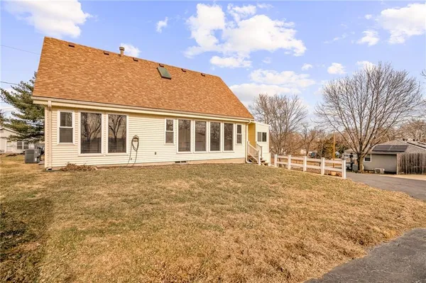 $425,000 | 8215 Schell Road, Pleasant Valley, MO 64068