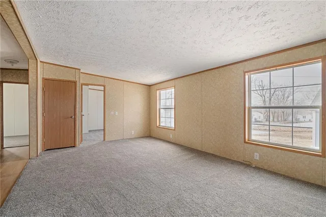 $425,000 | 8215 Schell Road, Pleasant Valley, MO 64068