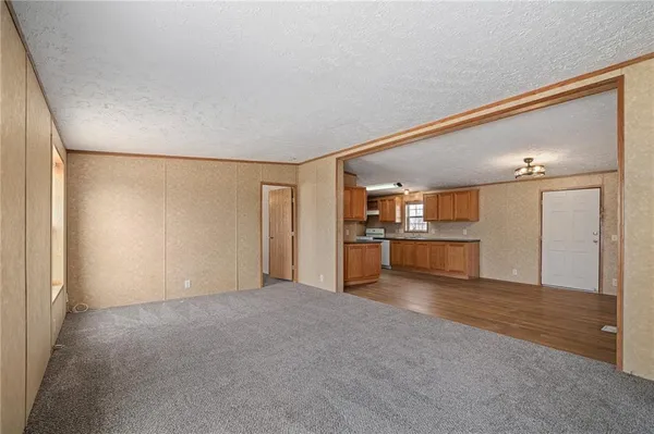 $425,000 | 8215 Schell Road, Pleasant Valley, MO 64068