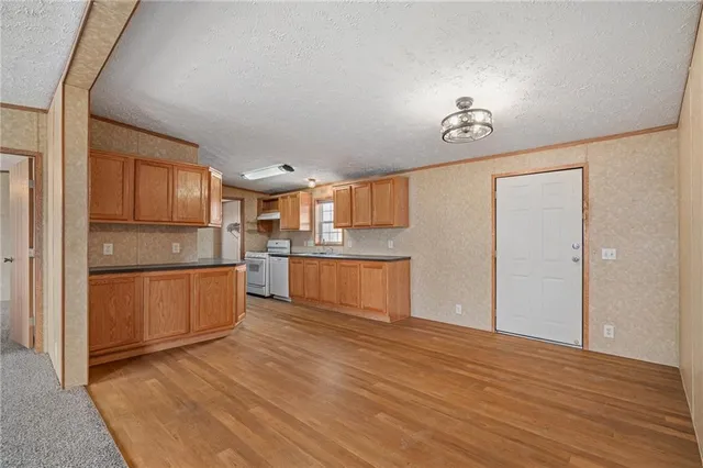 $425,000 | 8215 Schell Road, Pleasant Valley, MO 64068