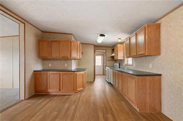 $425,000 | 8215 Schell Road, Pleasant Valley, MO 64068