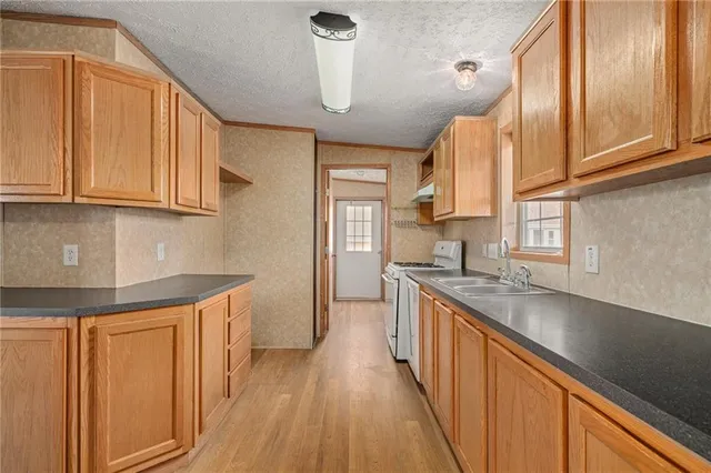 $425,000 | 8215 Schell Road, Pleasant Valley, MO 64068