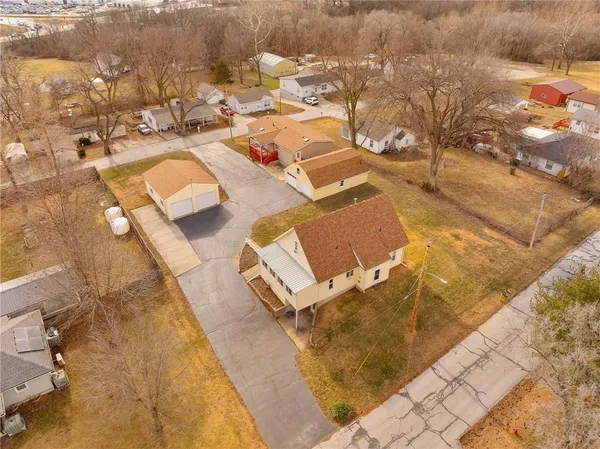 $425,000 | 8215 Schell Road, Pleasant Valley, MO 64068
