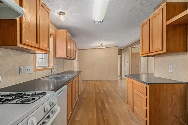 $425,000 | 8215 Schell Road, Pleasant Valley, MO 64068