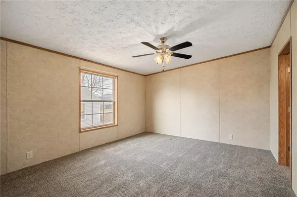 $425,000 | 8215 Schell Road, Pleasant Valley, MO 64068