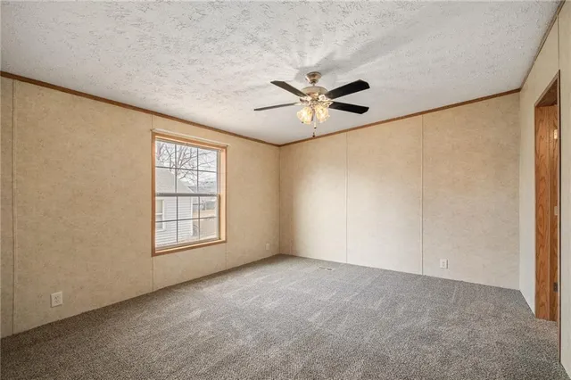 $425,000 | 8215 Schell Road, Pleasant Valley, MO 64068