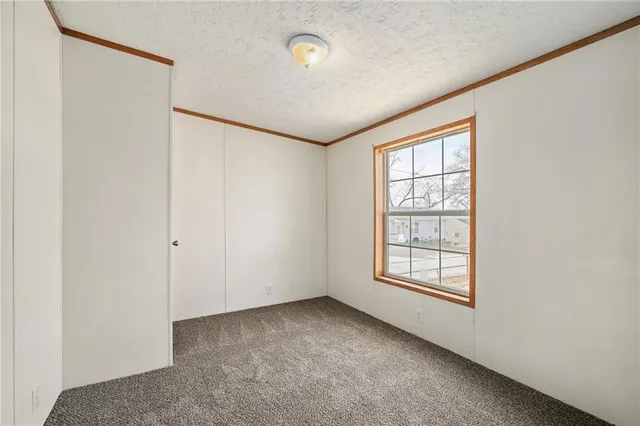 $425,000 | 8215 Schell Road, Pleasant Valley, MO 64068