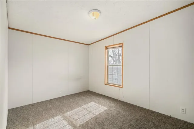 $425,000 | 8215 Schell Road, Pleasant Valley, MO 64068