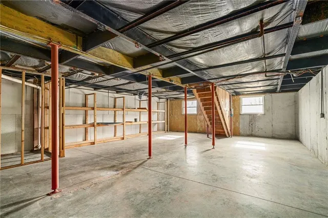 $425,000 | 8215 Schell Road, Pleasant Valley, MO 64068