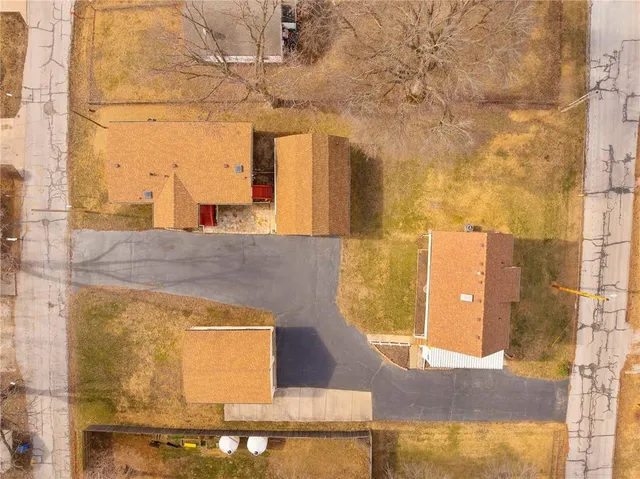 $425,000 | 8215 Schell Road, Pleasant Valley, MO 64068